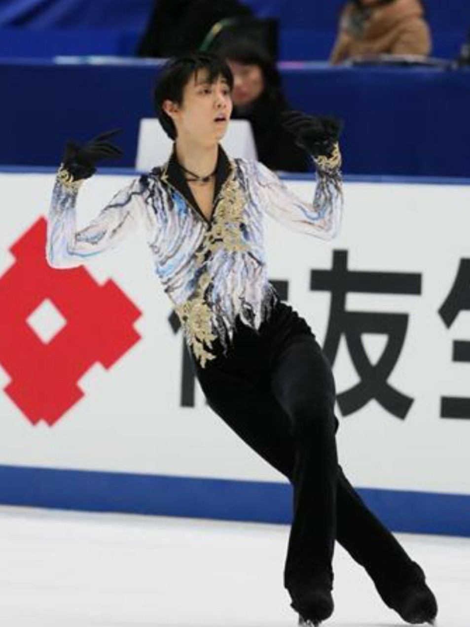 羽生結弦の衣装特集 画像による動画も 羽生結弦ファンブログ 氷の城